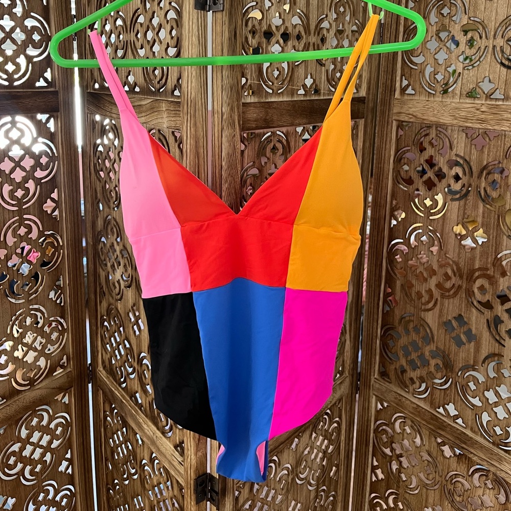 Color block high cut swimsuit